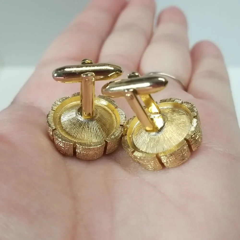 {Hickok} 1960s Mens Vintage Retro Gold Tone Floral Green Gemstone Cuff Links